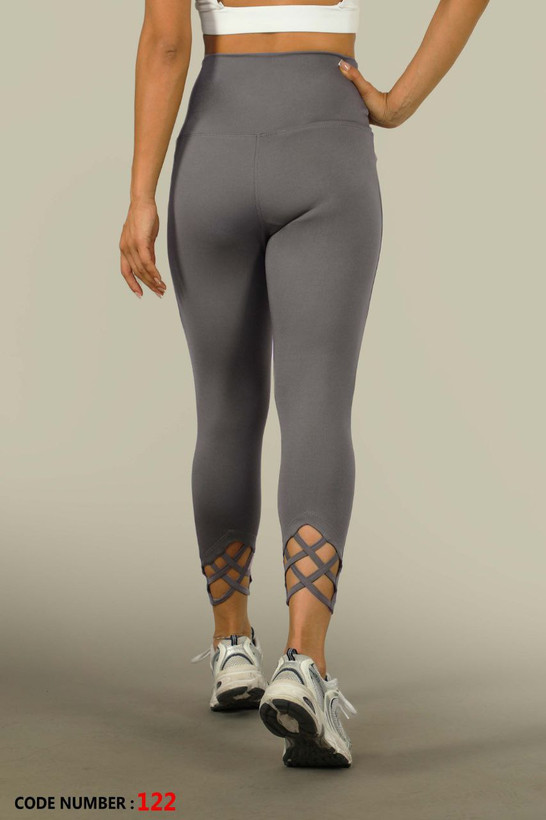 نمای پشت لگ فیلیپ کمرپهن با بندهای ضربدری ساق پا