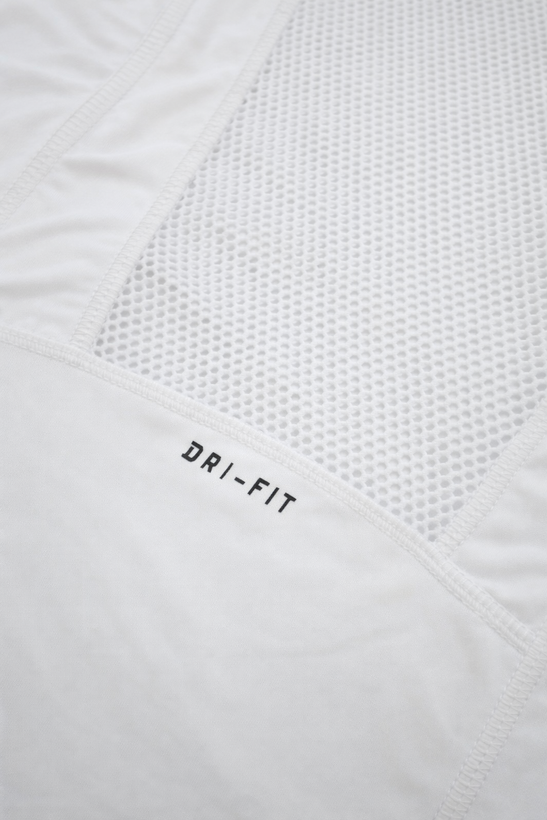 جزئیات پنل توری پشت تیشرت فلامنت